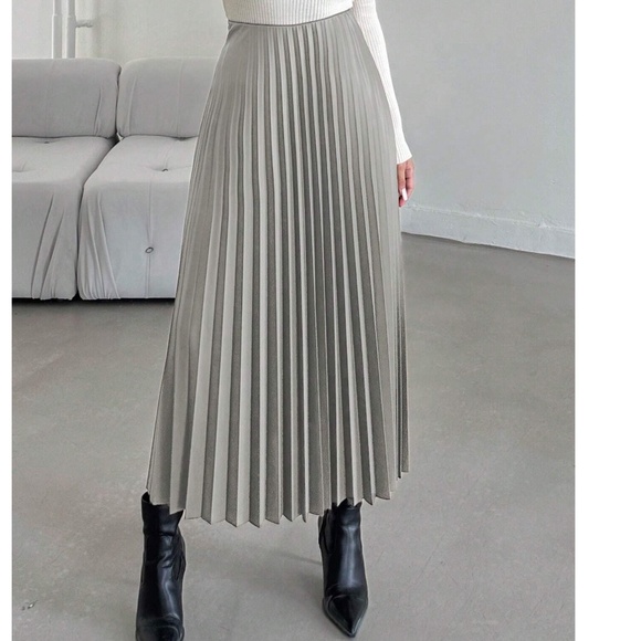 Luxe stretchy Waist Pleated Midi Skirt - Picture 4 of 7